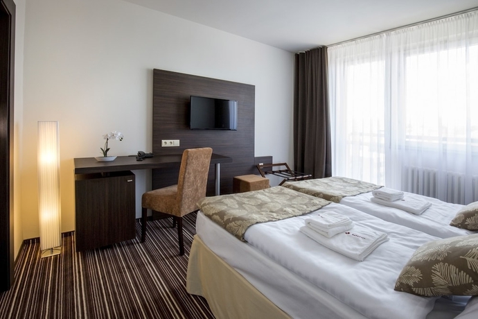 Imagen de la habitación del Hotel Satel. Foto 8