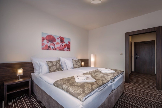 Imagen de la habitación del Hotel Satel. Foto 10