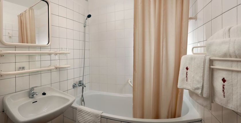 Imagen de la habitación del Hotel Satel. Foto 16