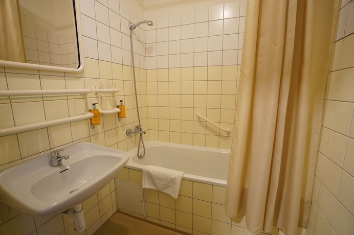 Imagen de la habitación del Hotel Satel. Foto 17