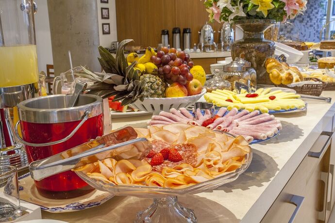 Imagen del bar/restaurante del Hotel S&atilde;o Carlos Marklin Su&iacute;tes. Foto 18