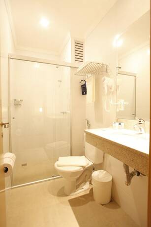 Imagen de la habitación del Hotel S&atilde;o Carlos Marklin Su&iacute;tes. Foto 25