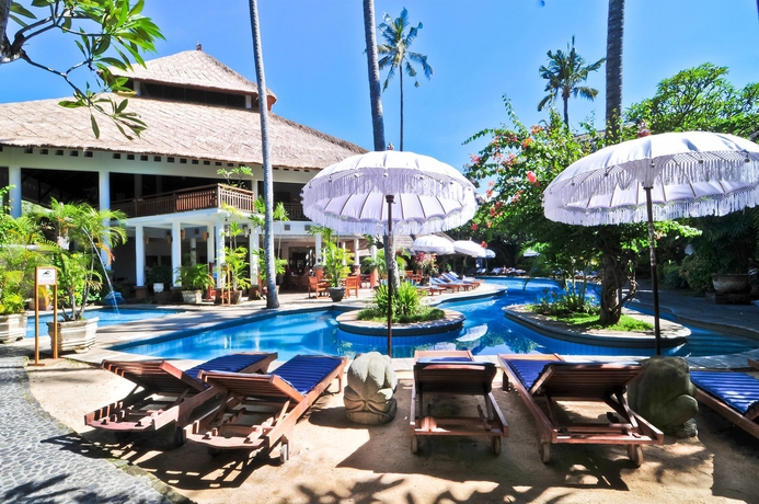 Imagen de la piscina del Hotel Sativa Sanur Cottages. Foto 14