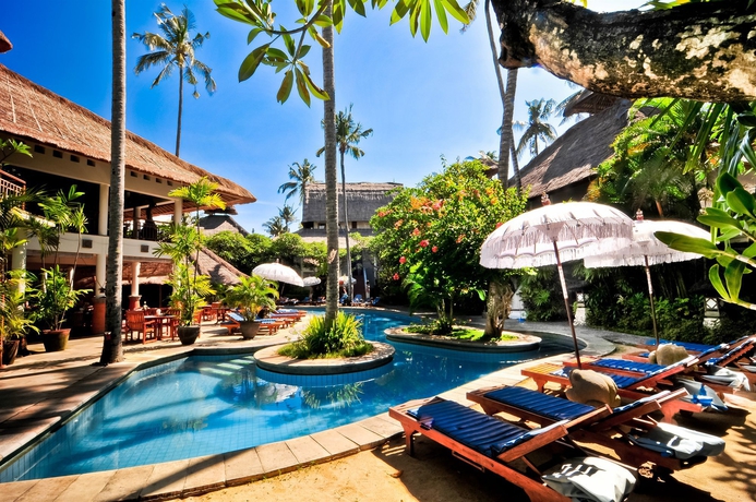 Imagen de la piscina del Hotel Sativa Sanur Cottages. Foto 15