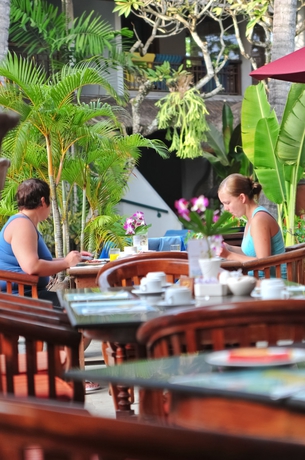 Imagen del bar/restaurante del Hotel Sativa Sanur Cottages. Foto 3