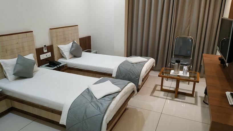Imagen de la habitación del Hotel Satkar Chhatral. Foto 6