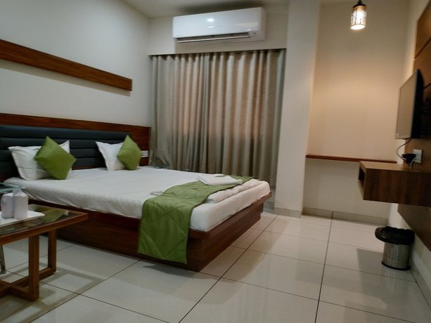 Imagen de la habitación del Hotel Satkar Chhatral. Foto 13