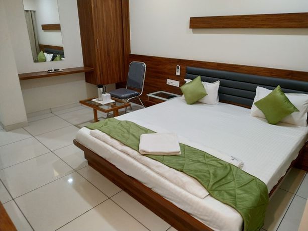 Imagen de la habitación del Hotel Satkar Chhatral. Foto 16