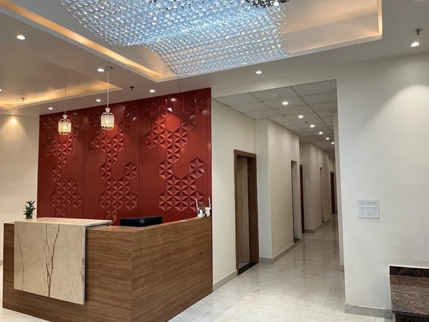Imagen de los interiores del Hotel Satsang Grand. Foto 12