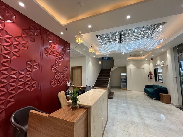 Imagen de los interiores del Hotel Satsang Grand. Foto 15