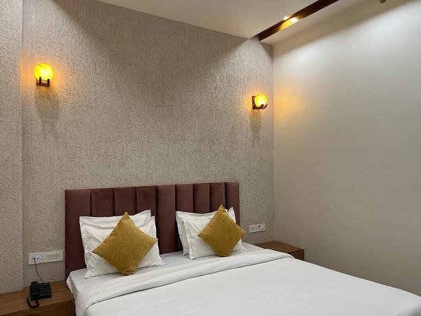 Imagen de la habitación del Hotel Satsang Grand. Foto 4