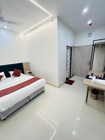 Imagen de la habitación del Hotel Satsang Grand. Foto 6