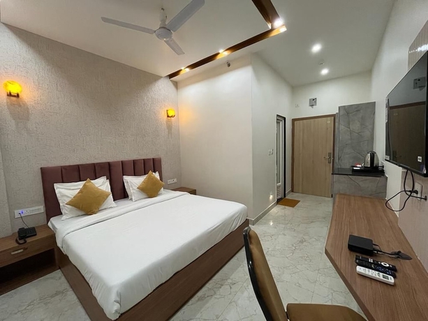 Imagen de la habitación del Hotel Satsang Grand. Foto 8