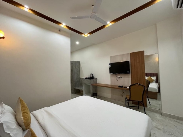 Imagen de la habitación del Hotel Satsang Grand. Foto 10