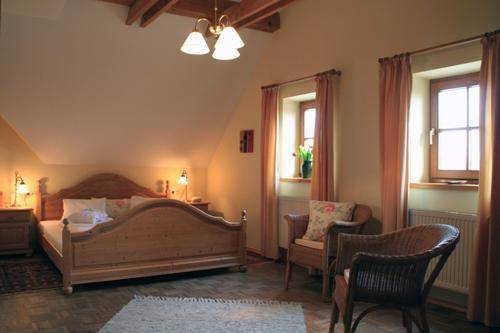 Imagen de la habitación del Hotel Sattlerhof Genie&szlig;erhotel & Weingut. Foto 13