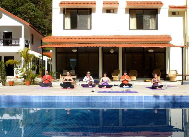 Imagen de la piscina del Hotel Sattva Retreat. Foto 15