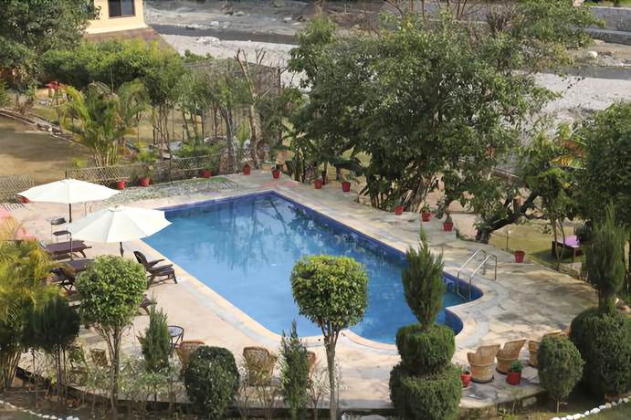 Imagen de la piscina del Hotel Sattva Retreat. Foto 17