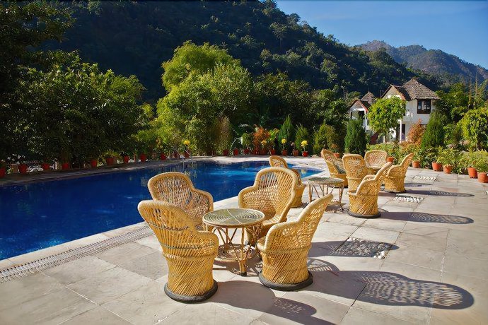 Imagen de la piscina del Hotel Sattva Retreat. Foto 18