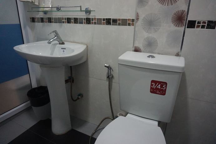 Imagen de la habitación del Hotel Satun Tanee. Foto 13