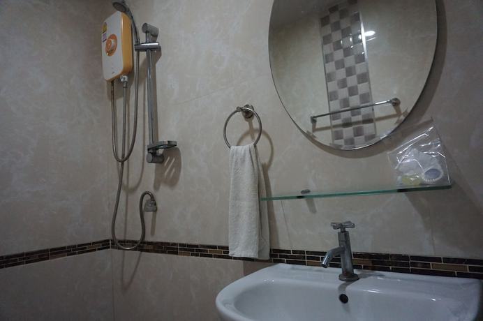 Imagen de la habitación del Hotel Satun Tanee. Foto 15