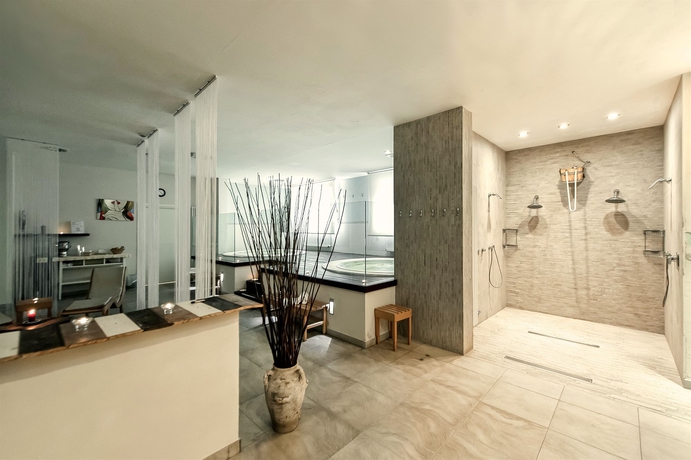 Imagen de la piscina del Hotel Saturnia Tuscany. Foto 7