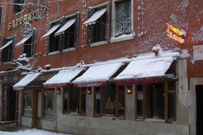 Imagen de los exteriores del Hotel Saturnia and International. Foto 10