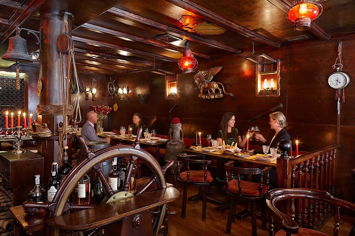 Imagen del bar/restaurante del Hotel Saturnia and International. Foto 3