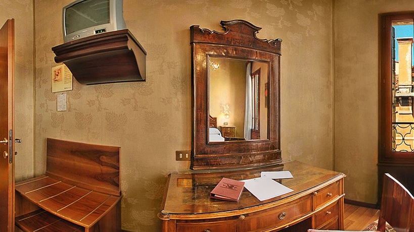 Imagen de la habitación del Hotel Saturnia and International. Foto 9