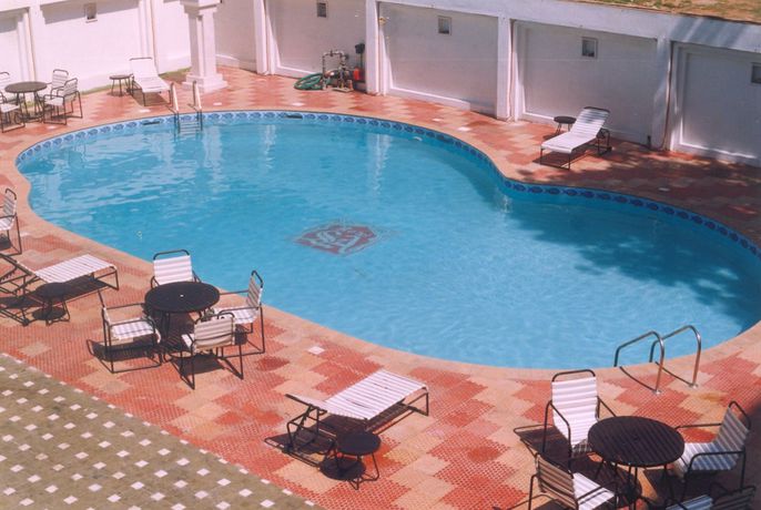 Imagen de la piscina del Hotel Satya Ashoka. Foto 19
