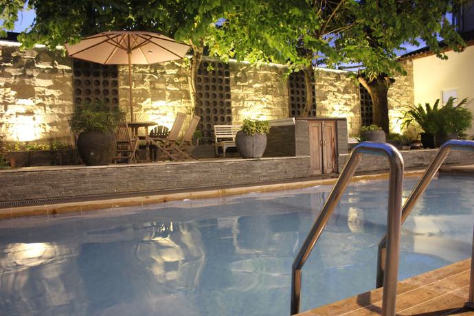 Imagen de la piscina del Hotel Satya Graha. Foto 20