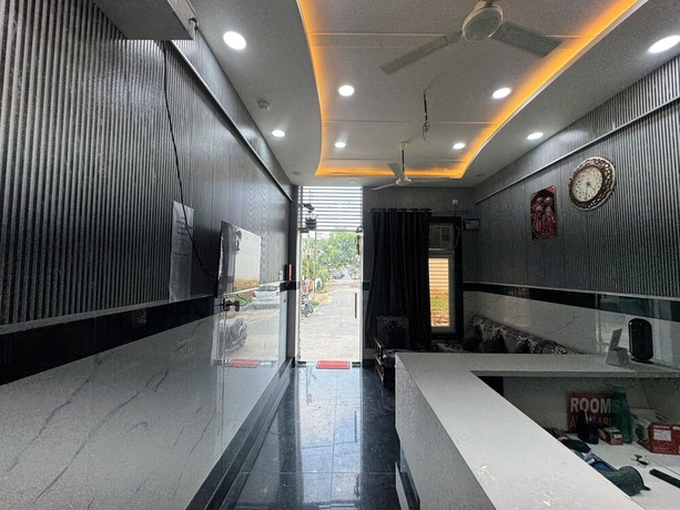 Imagen de los interiores del Hotel Satya Nikunj INN. Foto 16