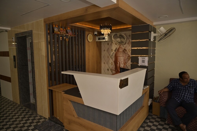 Imagen de los interiores del Hotel Satyabhama Lodging. Foto 9