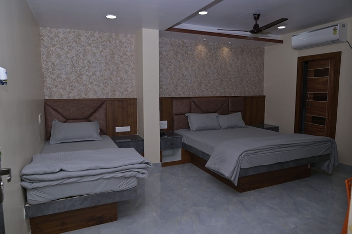 Imagen de la habitación del Hotel Satyabhama Lodging. Foto 7