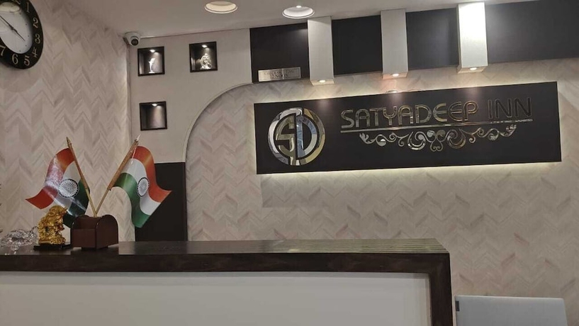 Imagen de los interiores del Hotel Satyadeep Inn. Foto 13