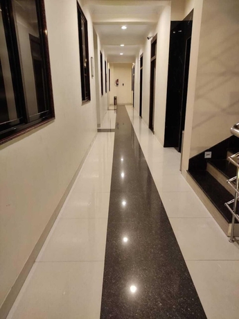 Imagen de los interiores del Hotel Satyadeep Inn. Foto 14