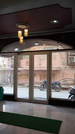 Imagen de los interiores del Hotel Satyam Dham. Foto 15
