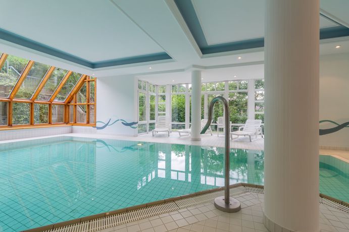 Imagen de la piscina del Hotel Sauerbrey. Foto 14