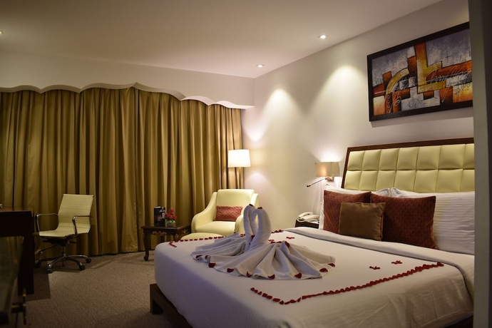 Imagen de la habitación del Hotel Saura Agra. Foto 12