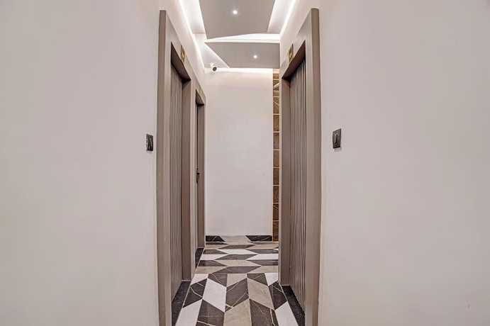 Imagen de los interiores del Hotel Saurabh Inn. Foto 8