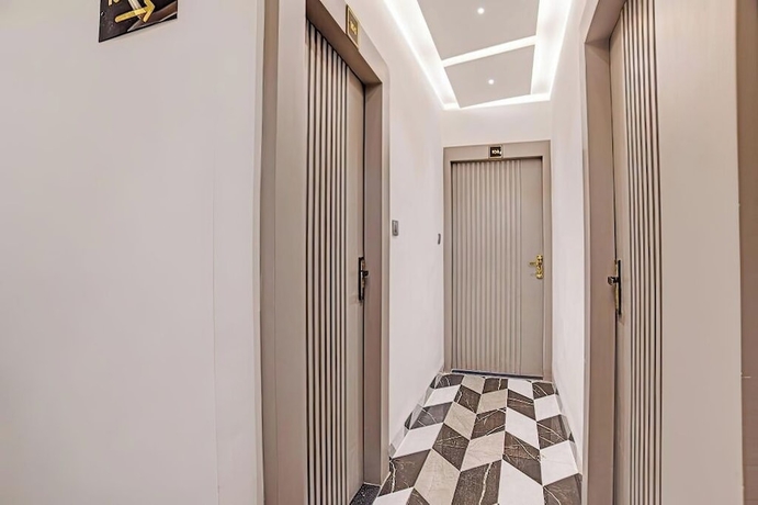 Imagen de los interiores del Hotel Saurabh Inn. Foto 9