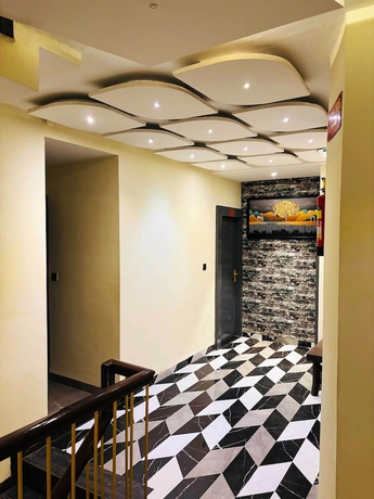 Imagen de los interiores del Hotel Saurabh Inn. Foto 11