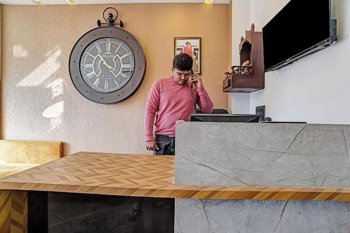 Imagen de los interiores del Hotel Saurabh Inn. Foto 13