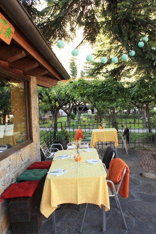 Imagen del bar/restaurante del Hotel Saurat. Foto 3