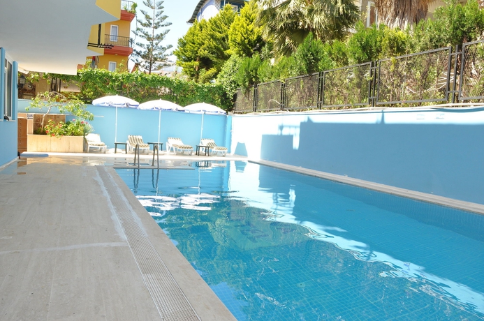 Imagen de la piscina del Hotel Sava. Foto 8