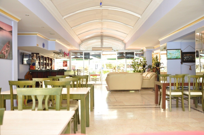 Imagen de los interiores del Hotel Sava. Foto 4