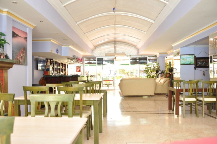 Imagen de los interiores del Hotel Sava. Foto 5