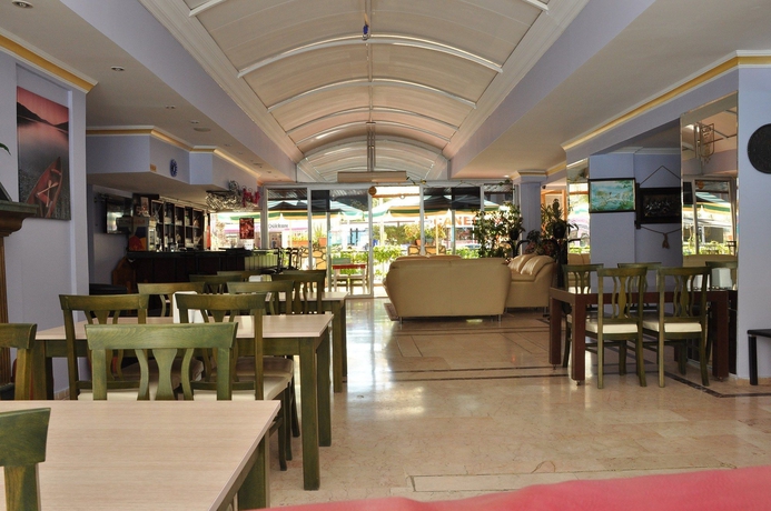 Imagen de los interiores del Hotel Sava. Foto 6