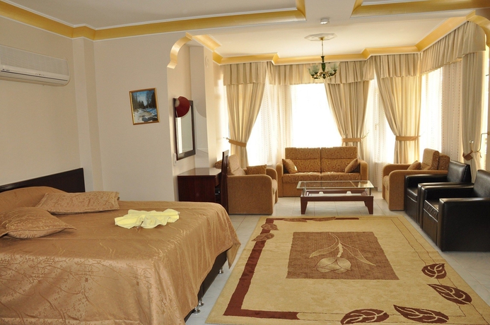 Imagen de los interiores del Hotel Sava. Foto 7