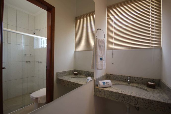 Imagen del bar/restaurante del Hotel Savana, Ol&iacute;mpia. Foto 3