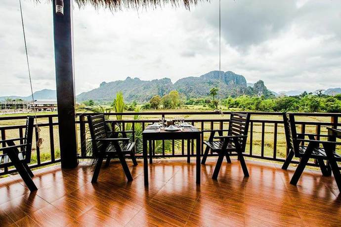 Imagen del bar/restaurante del Hotel Savanh Sunset View Resort, Vang Vieng. Foto 5